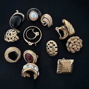 Vintage Bundle of SINGLE Earrings Signed Monet/Trifari (14)